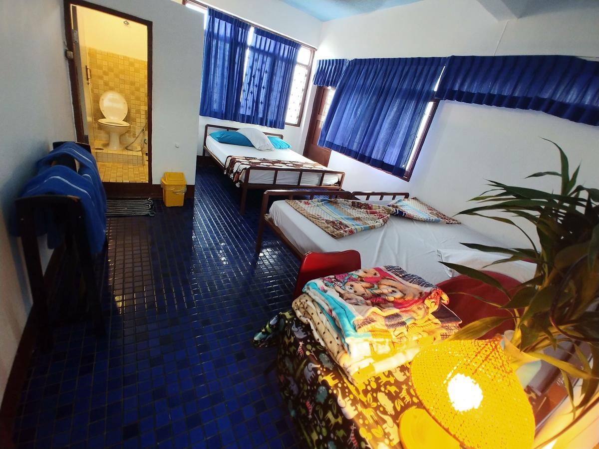 Prasuri Guest House Bangkok Bagian luar foto
