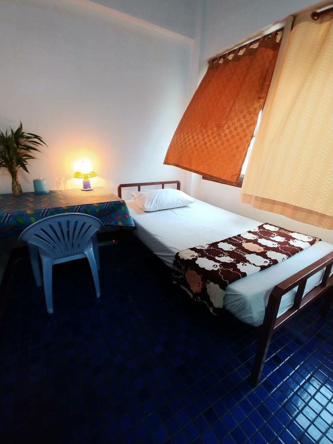 Prasuri Guest House Bangkok Bagian luar foto